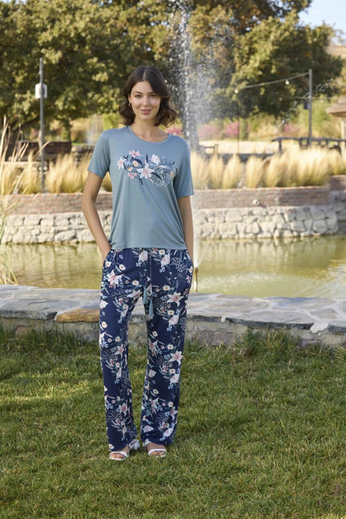 HERŞEYTREND Çiçek ve Yaprak Desenli ve Baskılı Pijama Takımı