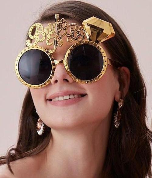 Altın Renk Bride To Be Yazılı Gelin Gözlüğü 15x10 cm