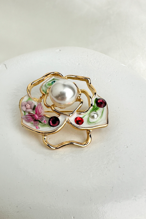Altın Rengi İncili Taş Ve Kelebek Detaylı Gül Broş (4cm)