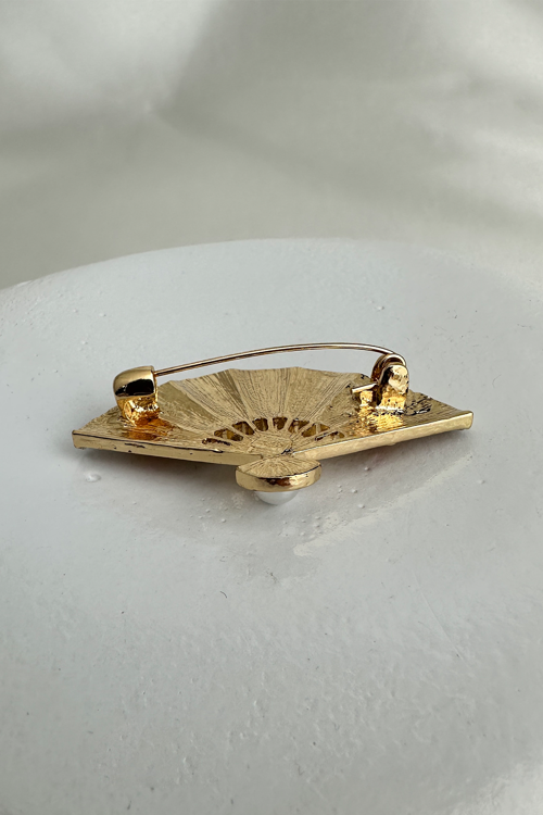 Sarı Çiçek İşlemeli Taşlı İnci Detay Yelpaze Broş (4cm)