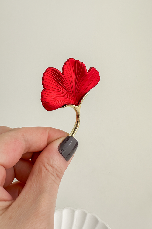 Altın Rengi Kırmızı Yaprak Broş (6cm)