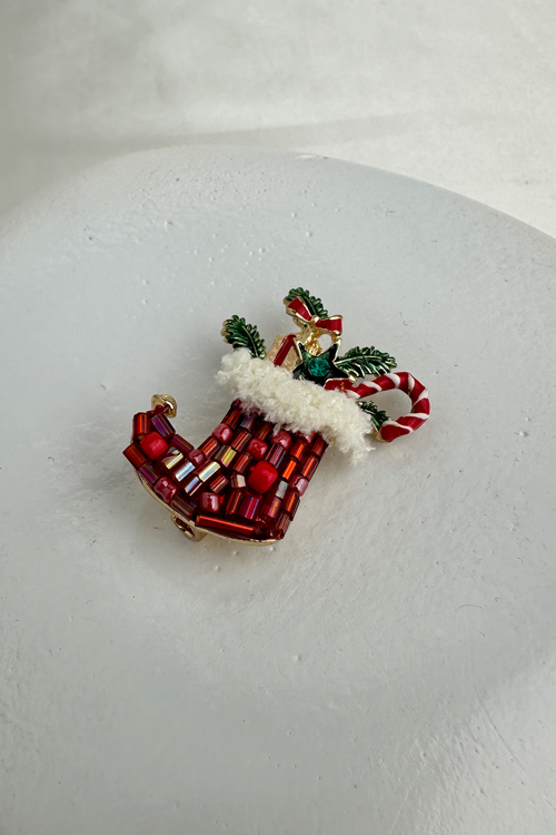 Yılbaşı Özel Kırmızı Taşlı Yaprak Detay Noel Çorap Broş (3cm)
