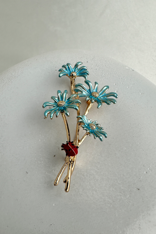 Uğur Böceği Detay Mavi Papatya Tasarım Çiçek Broş (6cm)