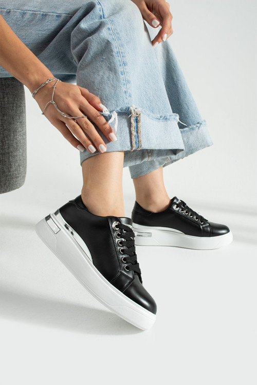 Kadın Siyah Beyaz Bağcıklı Casual Rahat Taban Konforlu Yumuşak Yürüyüş Günlük Sneaker Spor Ayakkabı