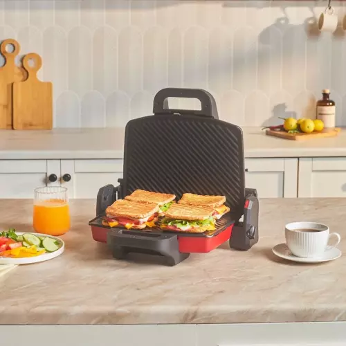 Future Essential Tost Makinesi Matte Red 1800 W 4 Dilim Kapasiteli