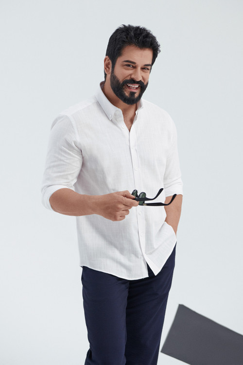 Erkek Beyaz %100 Pamuk Oxford Slim Fit Dar Kesim Düğmeli Yaka Flamlı Gömlek