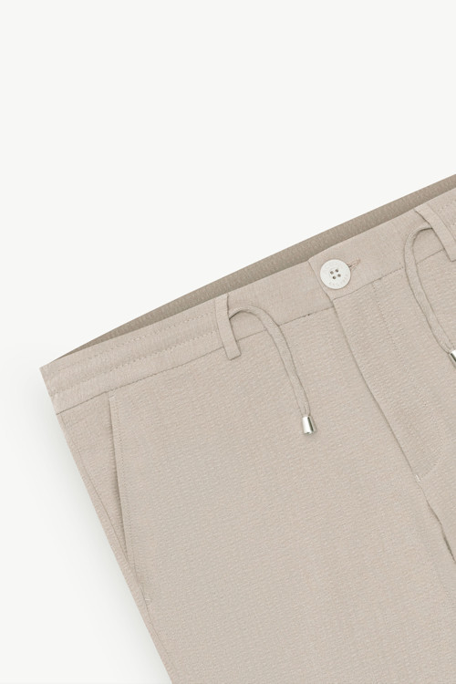 Erkek Bej Slim Fit Dar Kesim Beli Bağlamalı Yan Cep Gofre Desenli Pantolon