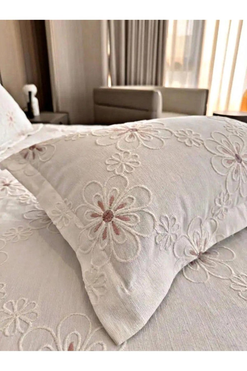 Tek Kişilik Desenli Pembe Detaylı Yatak Örtüsü Seti 1 Adet Yastık Kılıfı Dahil 180 x 260