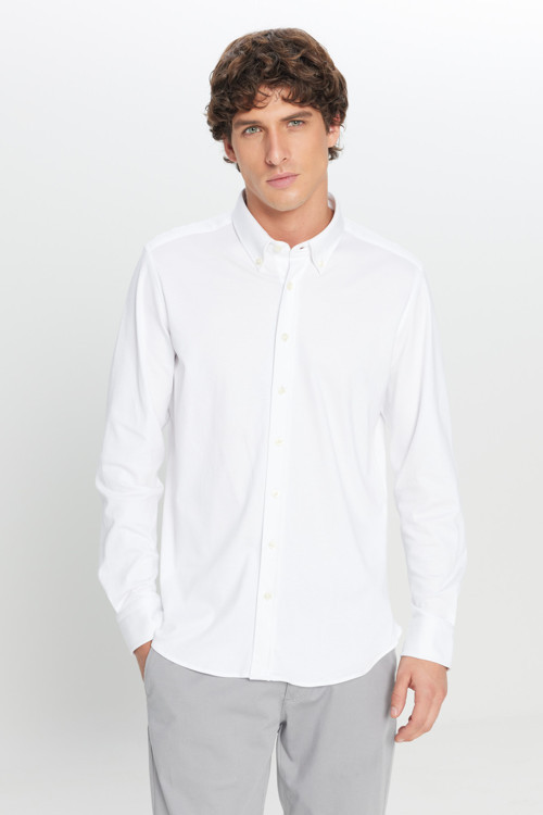 Erkek Beyaz %100 Pamuk Slim Fit Dar Kesim Düğmeli Yaka Örme Gömlek
