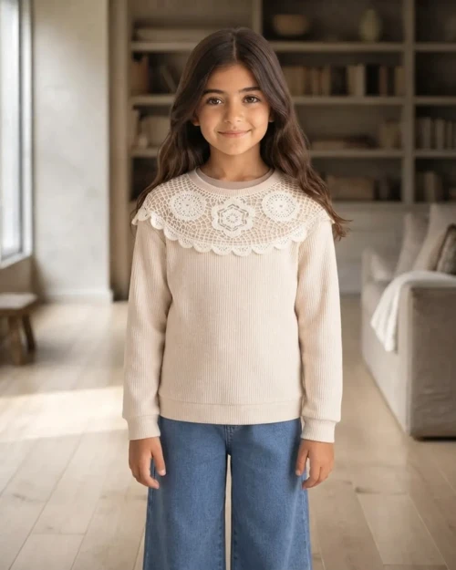 Kız Çocuk Latte Renk Jakarlı Örme Sweatshirt Şık Dantel Detaylı