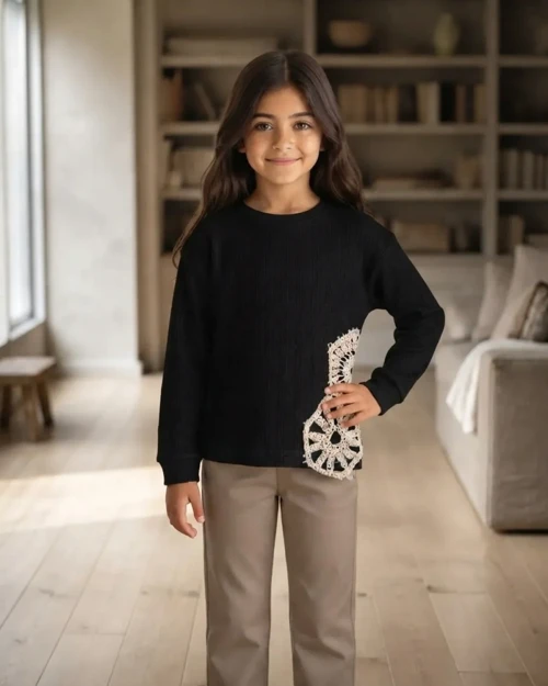 Kız Çocuk Siyah Dantel Detaylı Jakarlı Örme Sweatshirt – Ekru