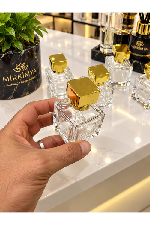 5’li 50 ml Kare Cam Parfüm Şişesi Altın Kapaklı Kolay Kapatmalı Spreyli Boş Şişe Seti
