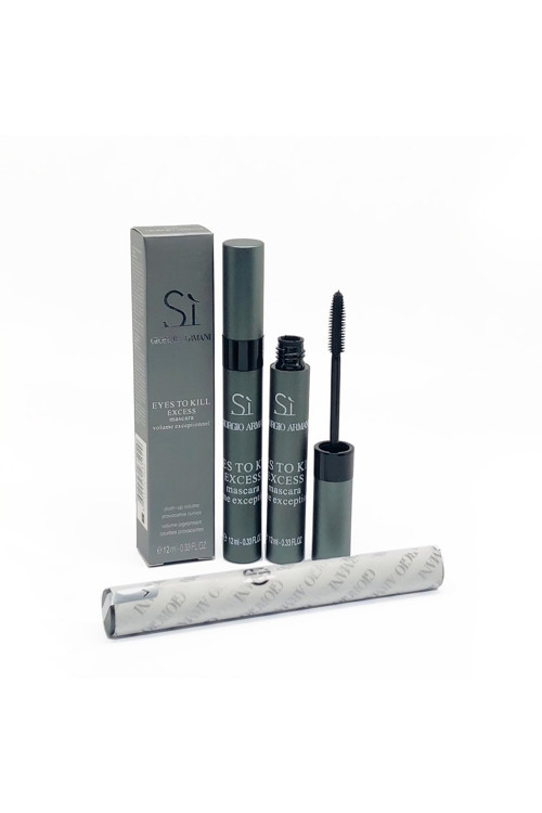 Eyes to kill excess mascara