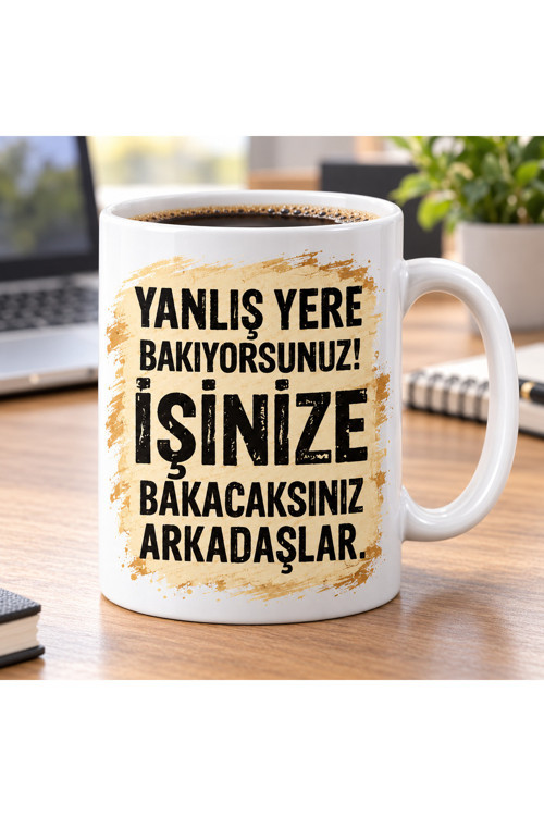 Yanlış Yere Bakıyorsunuz! İşinize Bakacaksınız Arkadaşlar Mottolu, Çift Taraflı Süblimasyon Baskı Kupa, Hediyelik Kupa, Kahve Kupası