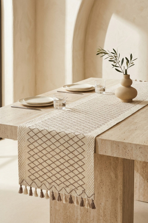 Etnik Baklava Desenli Püsküllü Pamuk Runner Masa Örtüsü 35X135 Cm