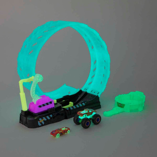 Hot Wheels Monster Trucks Karanlıkta Parlayan Çemberde Yarış Seti - Neon Aksiyonlu Oyun Seti