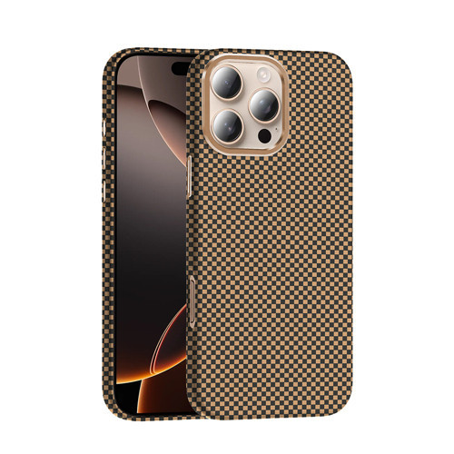 iPhone 16 Pro Kılıf M-safe Şarj Özellikli Karbon Fiber Görünümlü Gros Kılıf - Desert Titanyum