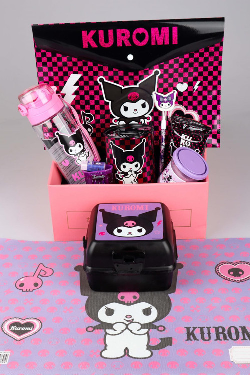 YENİ SEZON LİSANSLI KUROMI GIFT BOX ÖZEL KUTULU 700 ML MATARA,BESLENME KABI İLE KIRTASİYE OKUL SETİ