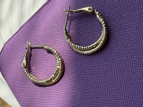Gold Dokulu Halka Küpe