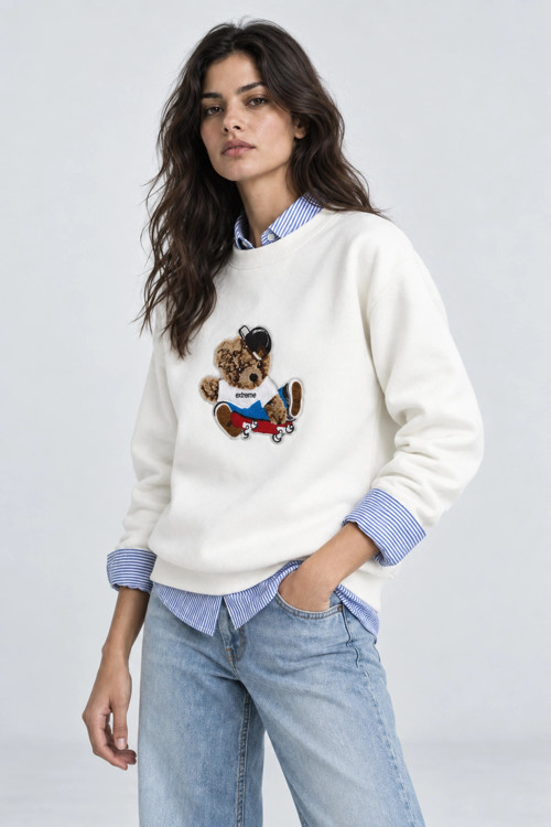 Kadın Peluş Dokulu Nakış Detaylı Salaş Sweatshirt- Beyaz