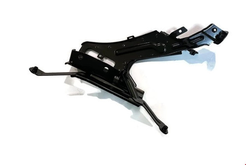 - ÖN ÇAMURLUK BRAKETİ SAĞ A6 2020-
