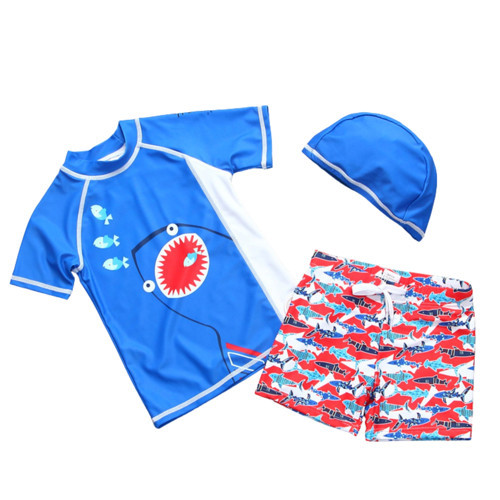 UP50+ Mavi Beyaz Kırmızı Shark Köpekbalığı Desen Kırmızı Şort 3’lü T-shirt Şapka Mayo Set