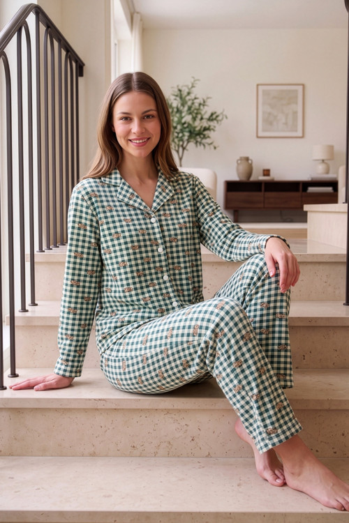 Kışlık Düğmeli Ekose Desen Yılbaşı Temalı Kadın Süet Pijama Takımı
