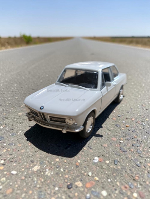 Nostaljik Beyaz Bmw 2000 TI ( 1/32 Ölçek ) Metal Çek Bırak Kapılar Açılır Model Araba