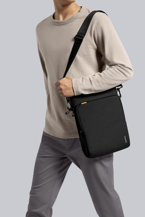 Defenderace Serisi 13'' Siyah Notebook Omuz Çantası - A03C2D1