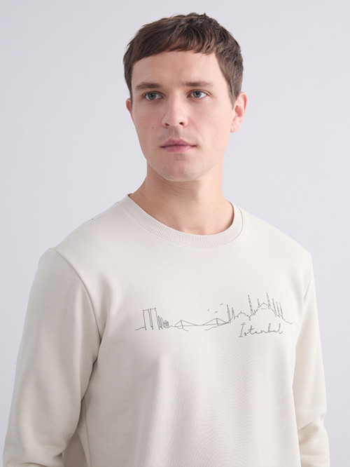 LCWAIKIKI Classic Bej Bisiklet Yaka Baskılı Erkek Kalın Sweatshirt