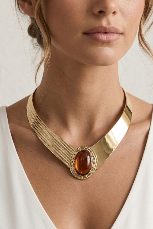 Metalize Kapşonlu Choker Tasma Kolye