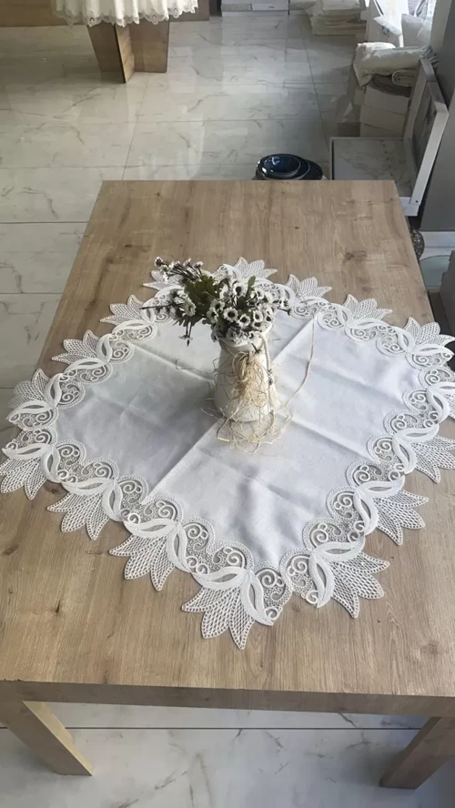 Kayla Kreme Gold Fransız Dantel Detaylı Kare Sehpa Örtüsü 88x88 cm Dekoratif