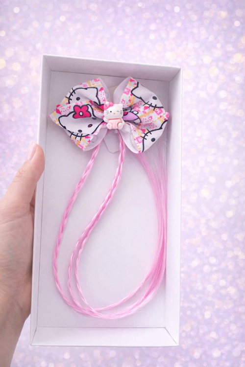 Hello Kitty Figürlü Kız Çocuk Saç Tokası – Açık Pembe Örgü Saçlı Fiyonk Toka-Kutulu