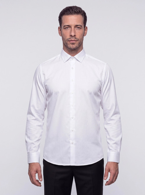 Beyaz Non-Iron Pamuklu Dynamic Fit Erkek Uzun Kollu Gömlek