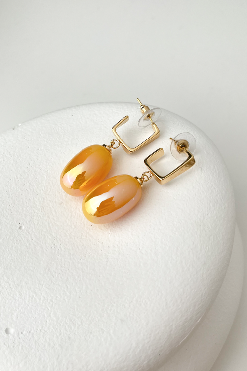 Oval Sarı Sedef Sallantılı Küpe (Ölçü:3cm)