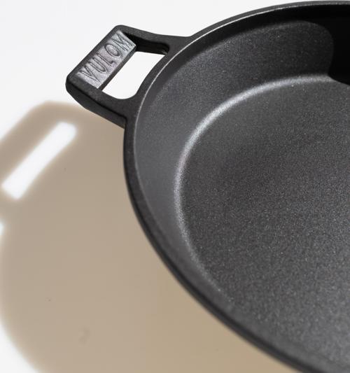 Lotus Demir Döküm Tava 26 Cm Çift Kulp Mat Siyah