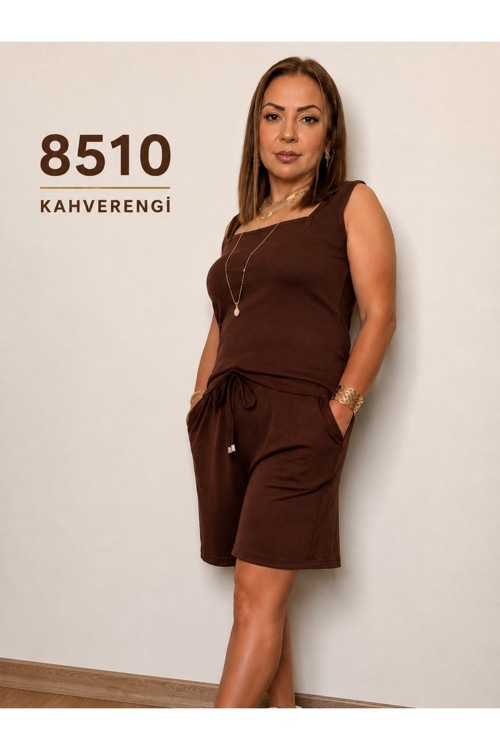 8510-5 Kadın Büyük Beden Kahverengi Kare Yaka Askılı Likralı Üst Ve Bağcıklı Cep Detaylı Şortlu Takım Günlük Stil