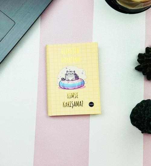 Herkesin Hayatına Kimse Karışamaz Tasarımlı Sert Kapaklı Mini Defter