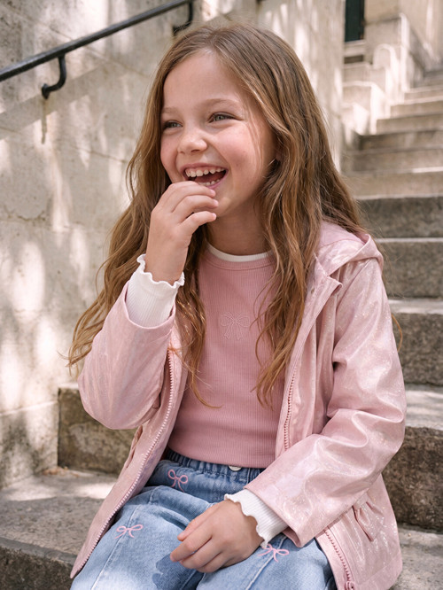 LCW Kids Pembe Parlak Yüzeyli Kapüşonlu Kız Çocuk Yağmurluk