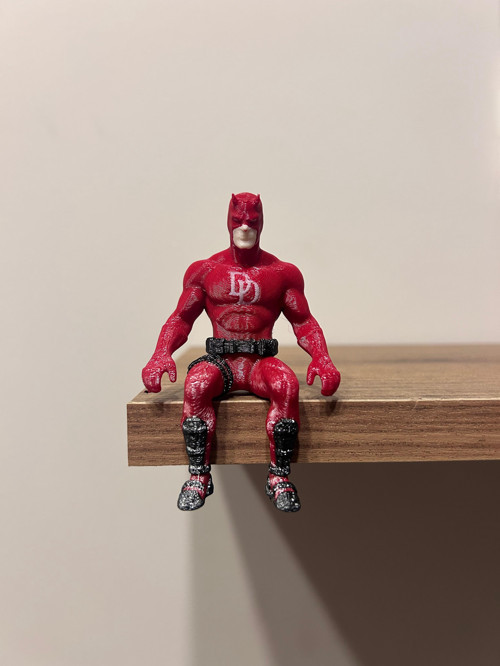 3D Baskı Kırmızı Süper Kahraman Figürlü Raf Süsü ve Masaüstü Dekoratif Obje