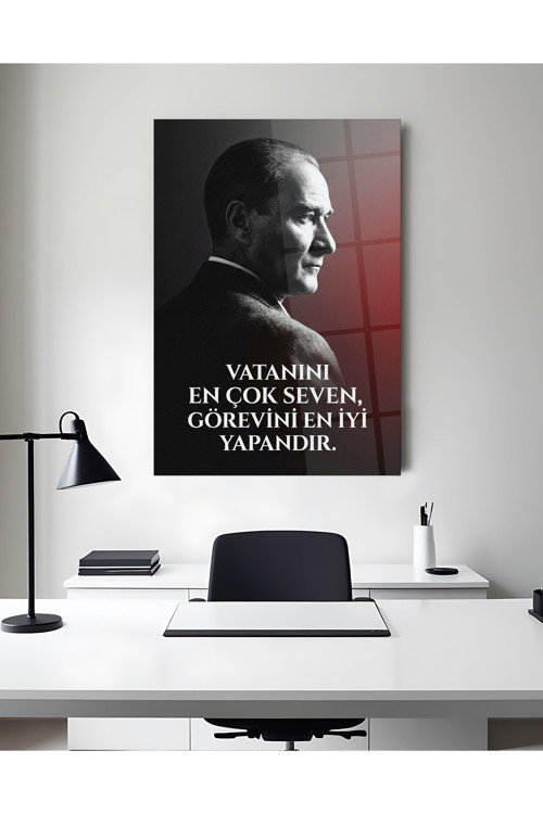 Atatürk Yazılı Cam Tablo 4 Mm Temperli Cam – “Vatanını En Çok Seven Görevini En İyi Yapandır” | Atatürk Temalı Dekoratif Duvar Tablosu, Salon, Ofis Ve Çalışma Alanı Dekoru,
