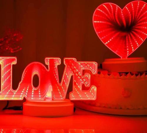 VIP LOVE + HEART LED LİGHT 3D TUNNEL LAMP 3D IŞIKLI LOVE YAZISI + LED IŞIKLI KALP USB+PİLLİ LED IŞIK