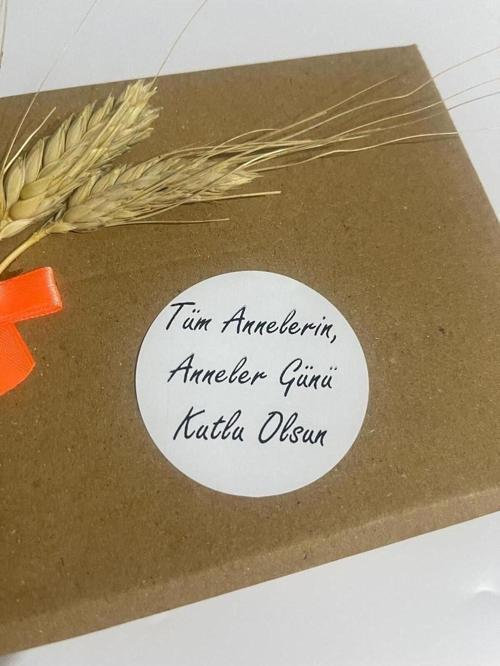 Anneler Günü Siyah El Yazılı Yuvarlak Yapışkanlı Etiket 4 x 4 cm 120 Adet
