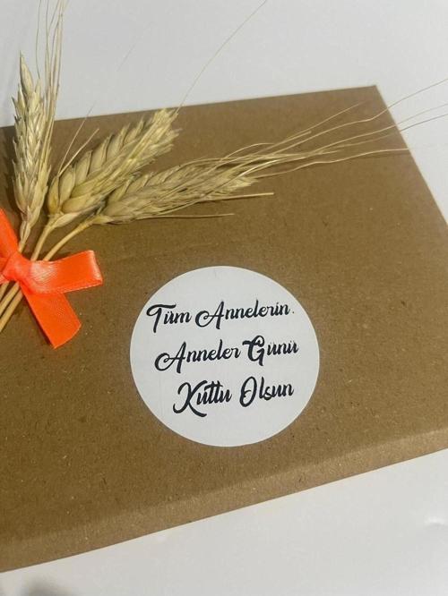 Anneler Günü Siyah Yazılı Yuvarlak Yapışkanlı Etiket 5 x 5 cm 100 Adet