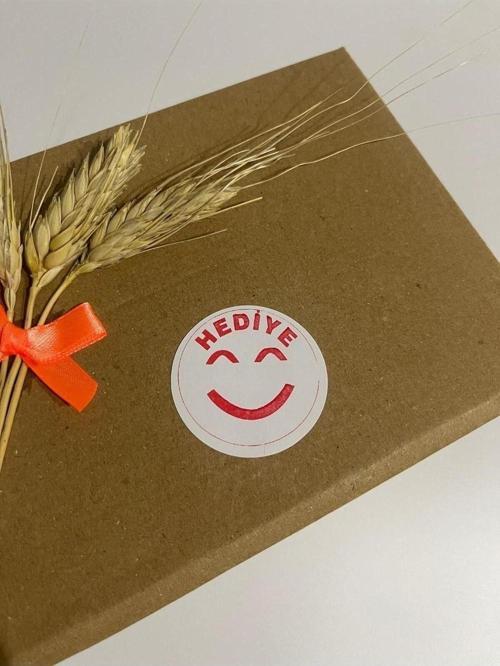 Hediye Gülen Yüz Kırmızı Yazılı Yuvarlak Yapışkanlı Etiket 4 x 4 cm 120 Adet
