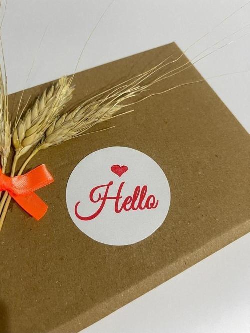 Hello Yazılı Kalpli Kırmızı Yazılı Yuvarlak Yapışkanlı Etiket 3 x 3 cm 150 Adet