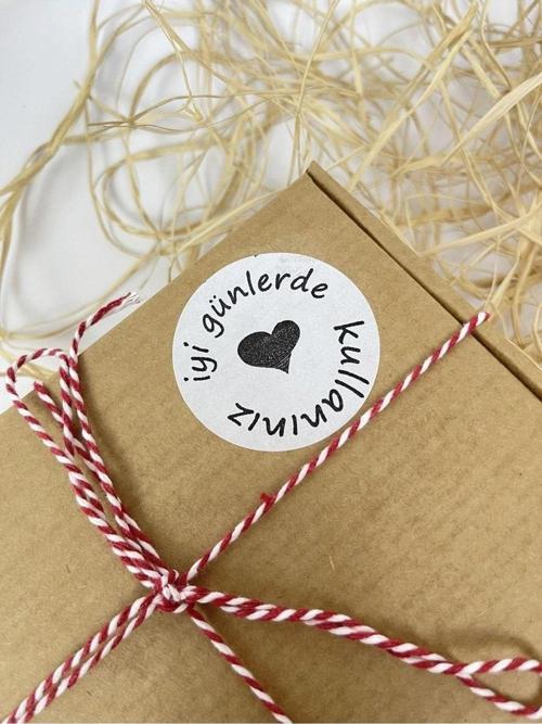 Iyi Günlerde Kullanınız 50 Mm Beyaz-Siyah Yazılı Yuvarlak Kalpli Sticker Etiket 100 Adet