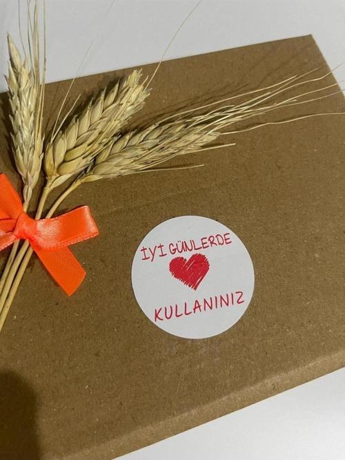 İyi Günlerde Kullanınız Kırmızı Yazılı Kalpli Yuvarlak Etiket 5 x 5 cm 100 Adet