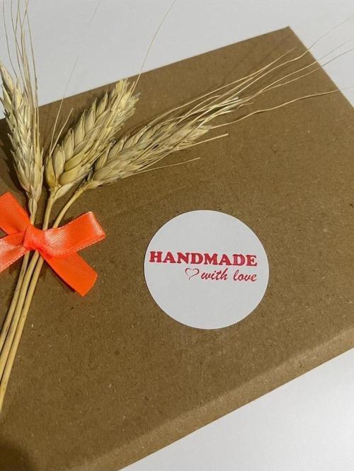 Handmade With Love Kalpli Kırmızı Yazılı Yuvarlak Yapışkanlı Etiket 4 x 4 cm 120 Adet