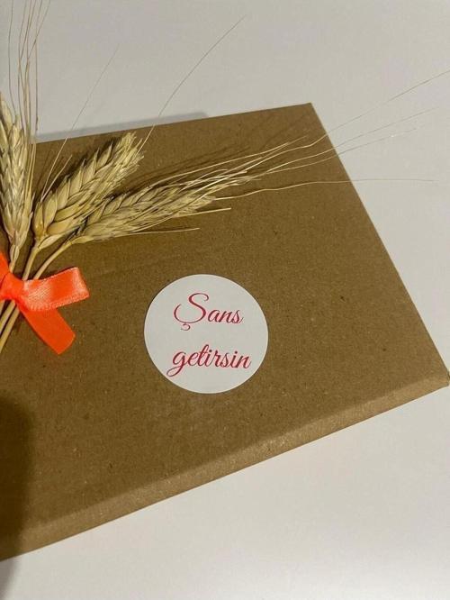 Şans Getirsin Kırmızı El Yazılı Yuvarlak Yapışkanlı Etiket 4 x 4 cm 120 Adet